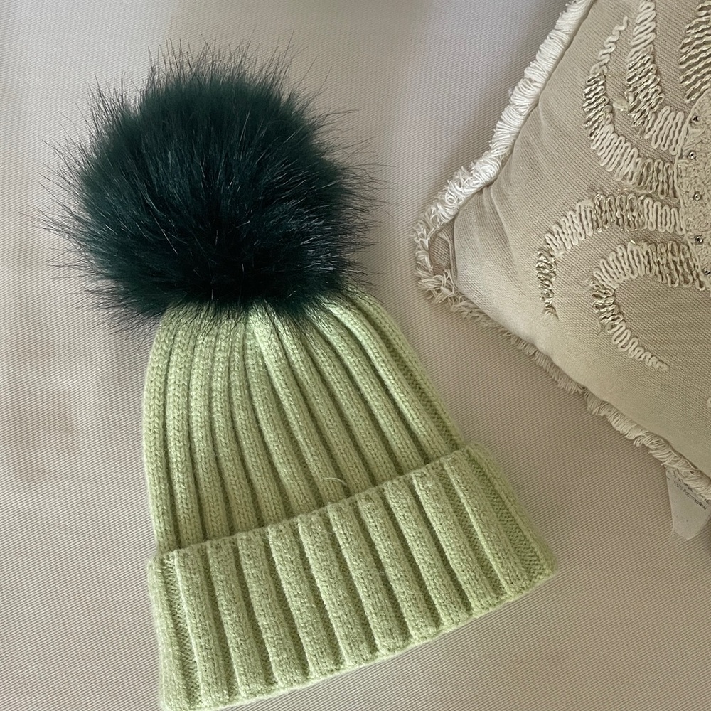 💚💚Anthropologie Green Knit Pom-Pom Beanie sold out in stores